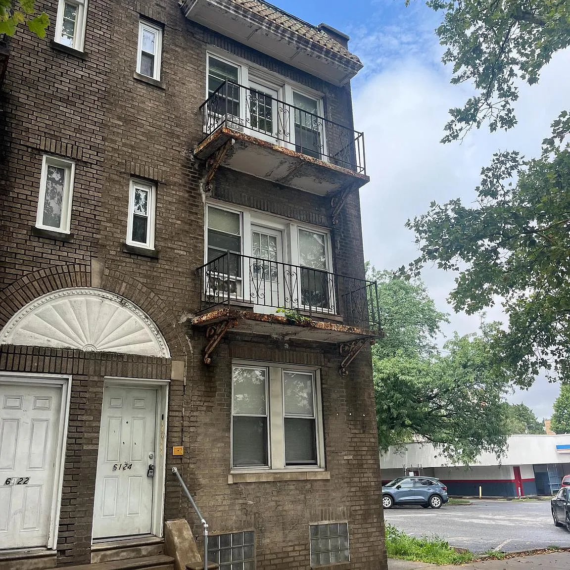 2 bed, 1.0 bath, 600 sqft, $1,050 — Photo 1