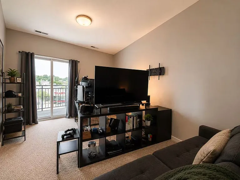 3741 N Wolcott Ave #12 — Photo 8