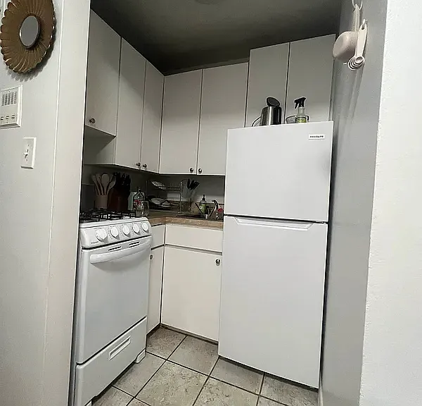 131 E 17th St #15 — Photo 4