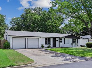 232 NW Jayellen Ave, Burleson, TX 76028