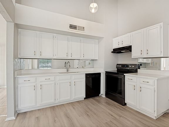 5th image of 450 Weaver St