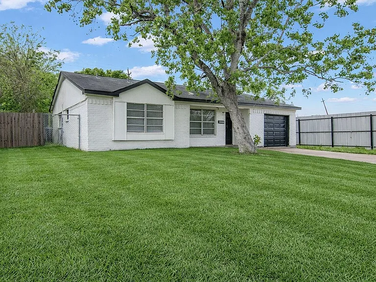 10902 Jutland Rd — Photo 6