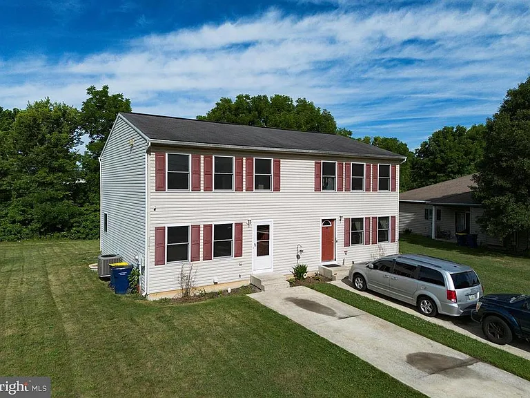 1041 Oberlin Rd — Photo 3