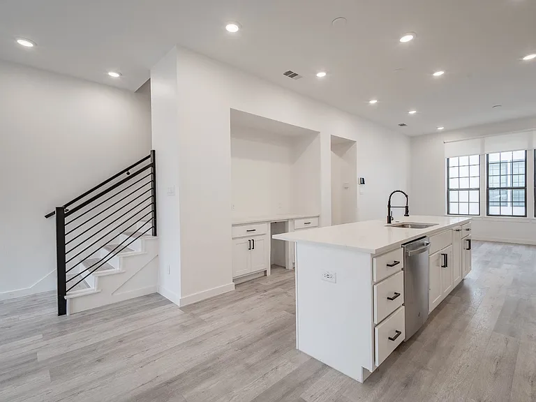 4808 San Jacinto St #203 — Photo 15