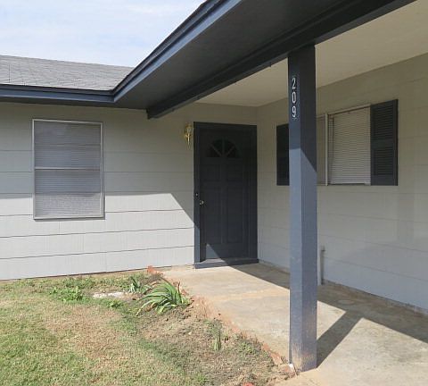 5th image of 209 Katherine Dr