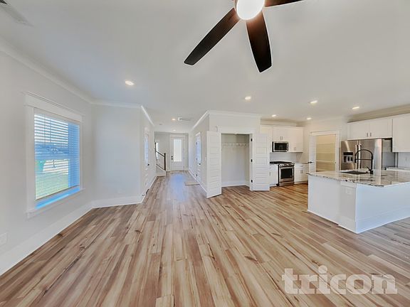 3rd image of 544 Kingwood Ln