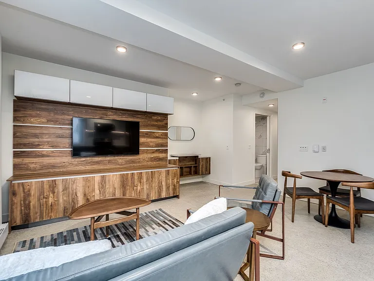 1170 Barclay St #206 — Photo 8