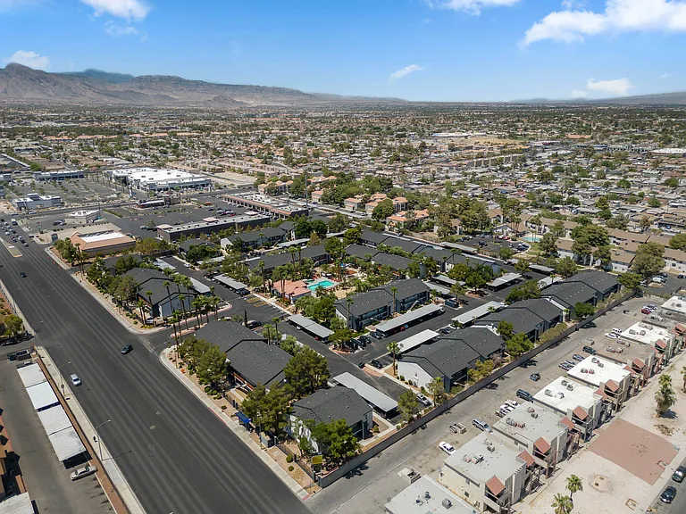 District 5800 Apartment Homes — Photo 20