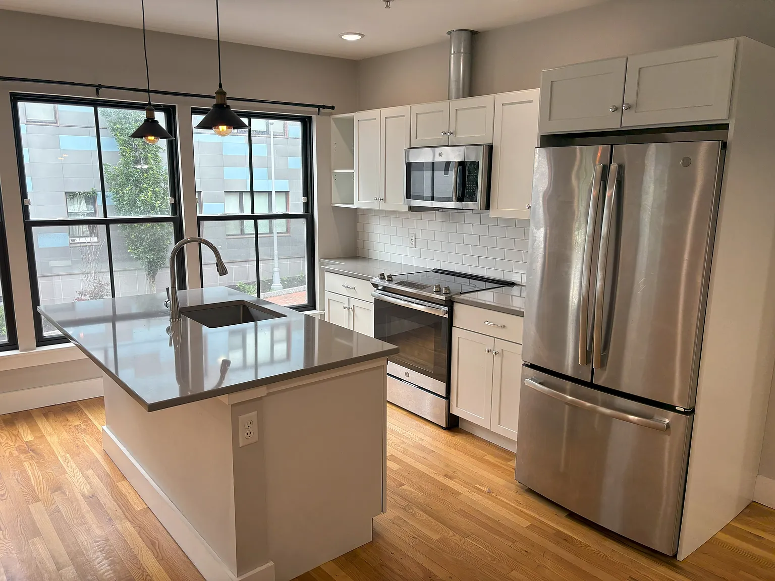 2 bed, 748 sqft, $2,350 — Photo 3