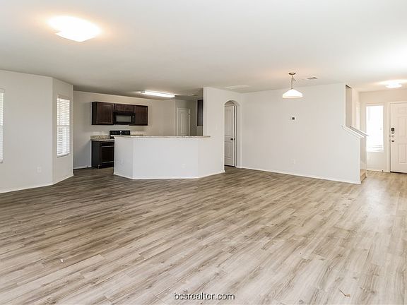 3rd image of 1132 Marquis Dr