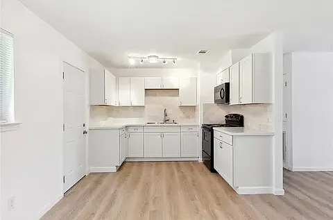 304 Deacon St — Photo 4
