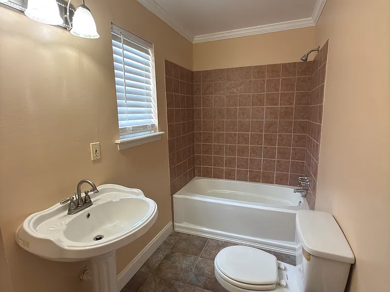 3324-26 S Delachaise St #3326 — Photo 7