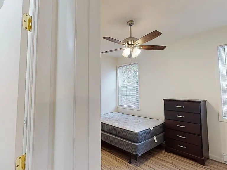 University Park Apartments near Cornell University — Photo 44