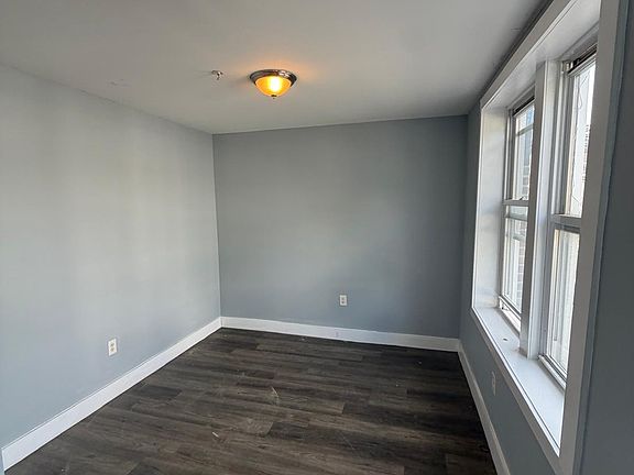 5th image of 170 S Munn Ave #102