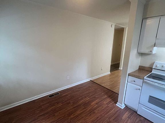 3rd image of 607 Casey Pl