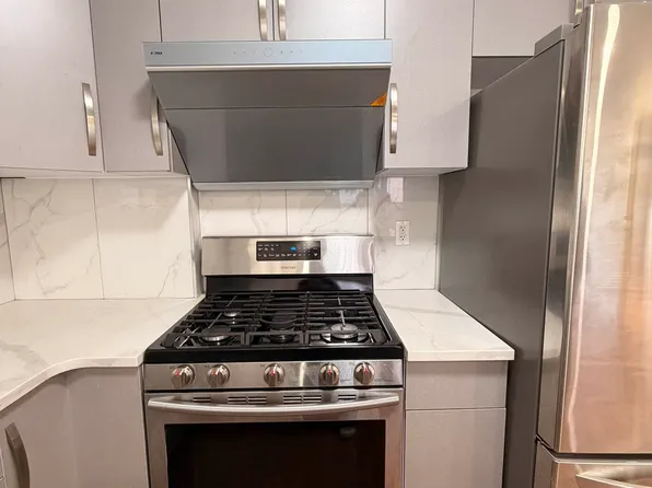 42-22 Crescent Street image 3 of 13