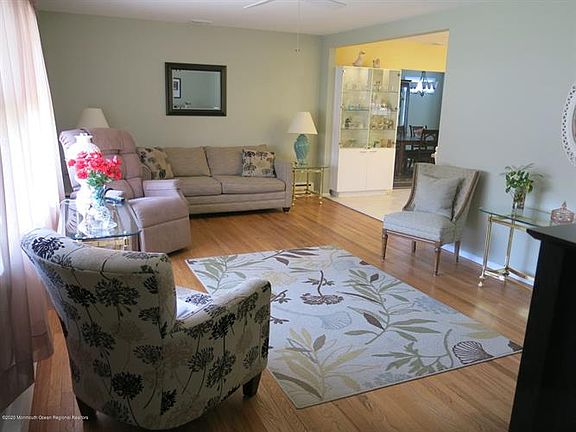 3rd image of 846 Regency Ct