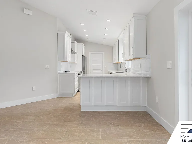 12 Walt Pl — Photo 15