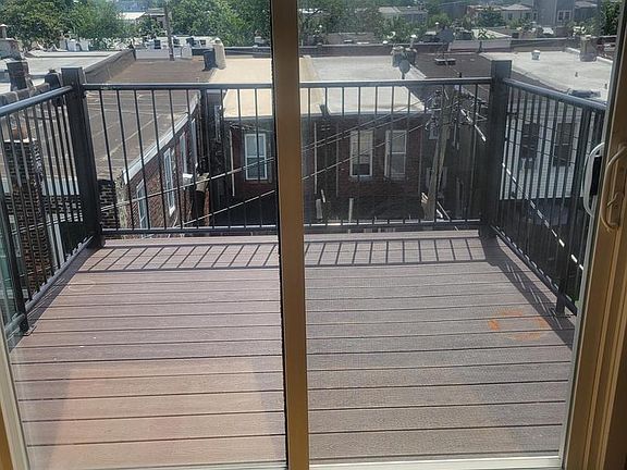 4th image of 1920 W Diamond St Unit 2