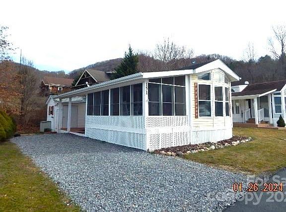 5th image of 151 Summer Place Dr