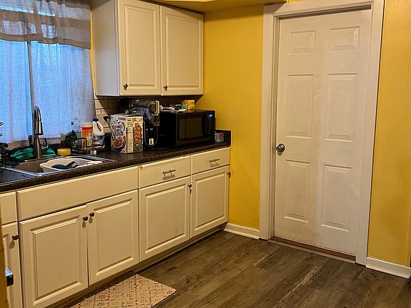 4th image of 167 Barton St