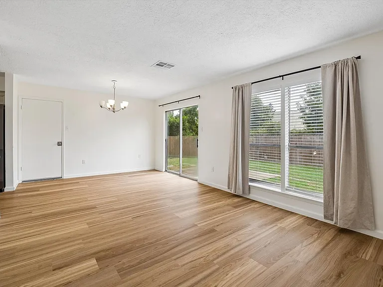 1600 Hazelwood St #B — Photo 5