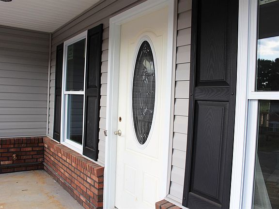 4th image of 260 Robert St
