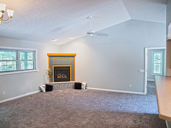 5th image of 167 Anglewood Dr