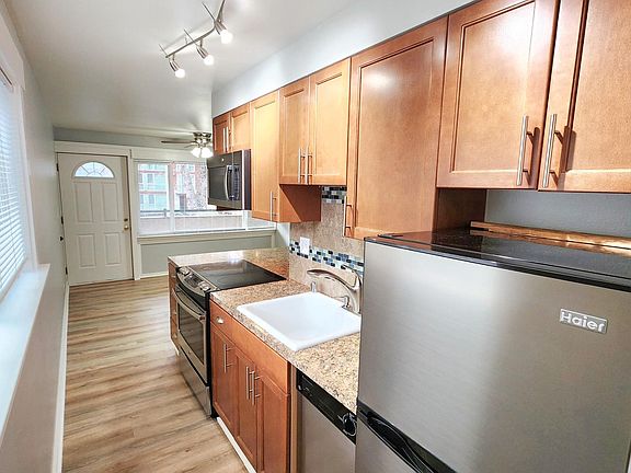 3rd image of 4116 12th Ave NE APT 108