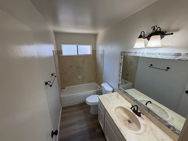 823 Menlo Ave — Photo 9