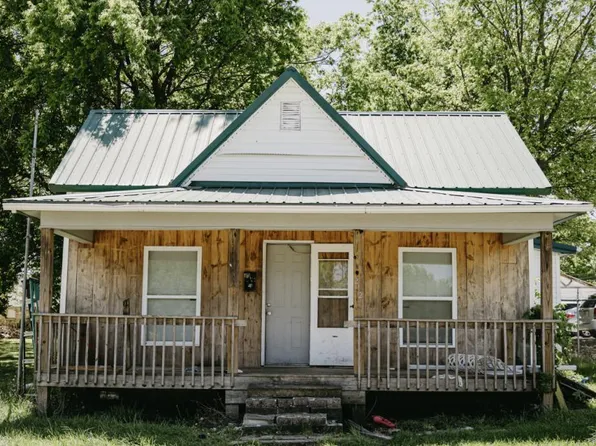 212 W Church Street, Aurora, MO 65605