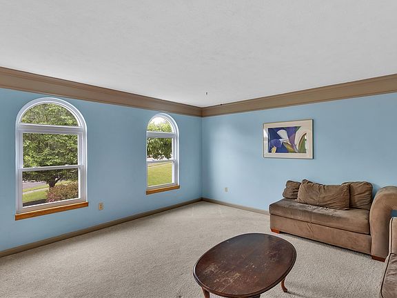 5th image of 110 Jessica Dr