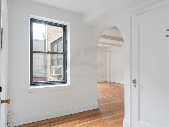 3rd image of 117 E 77th St APT 10B