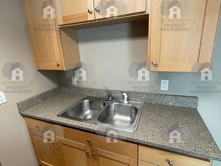 475 Jackson St W — Photo 5