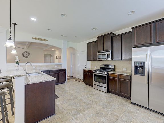 4th image of 1053 Valley Estates Dr