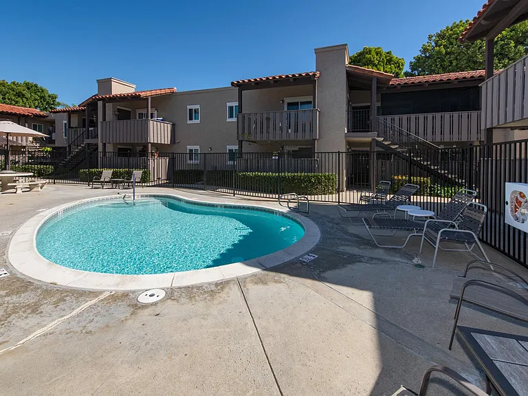 Palomar Gardens Apartments — Photo 6