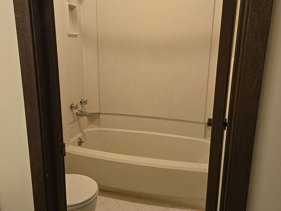 5th image of 204 Yelton Ct #0