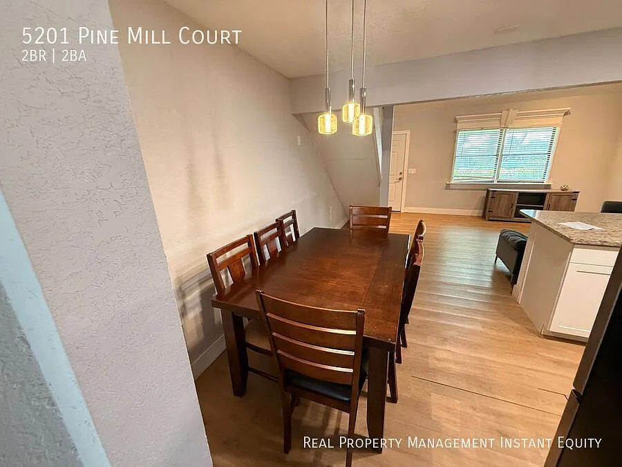 Fully Furnished Townhome for Rent — Photo 3