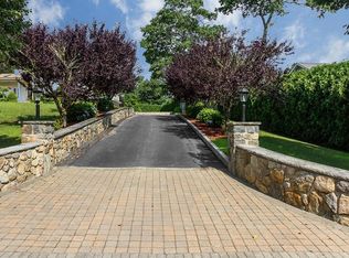 15 Herring Run Rd, Dartmouth, MA 02747