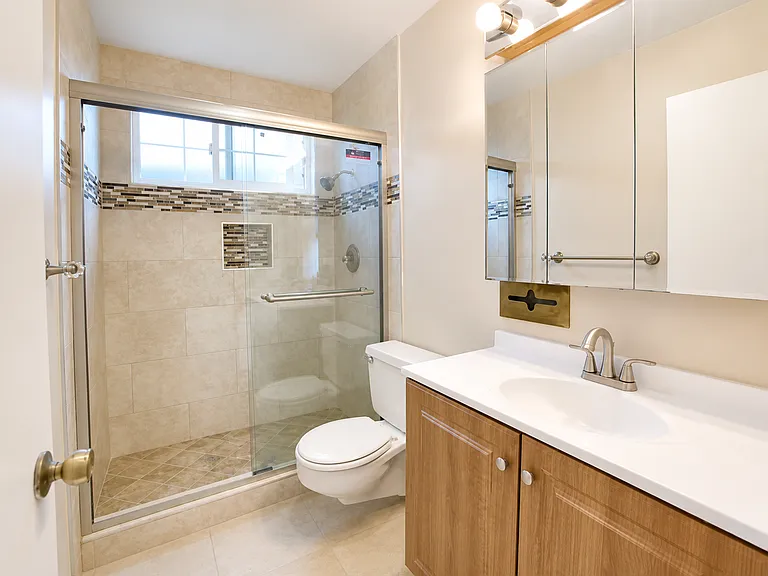 631 S Orange Ave #B — Photo 4