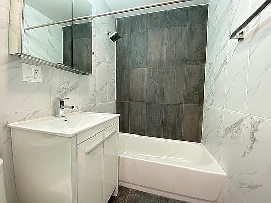 4th image of 1035 Washington Ave APT Gr10