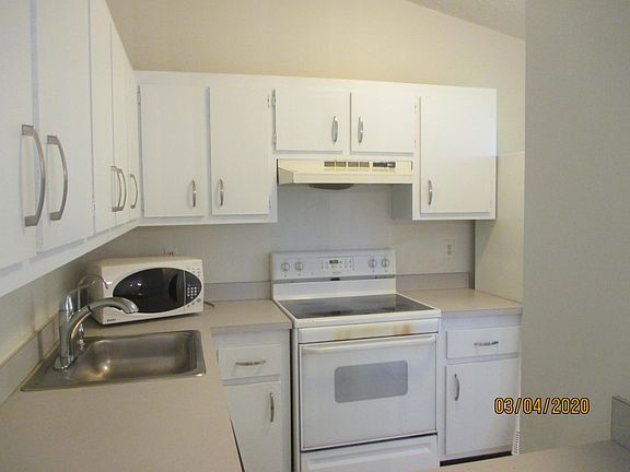 3rd image of 1920 Windsor Dr