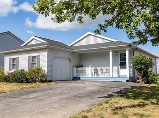 10 Meadow Dr, Livonia, NY 14487