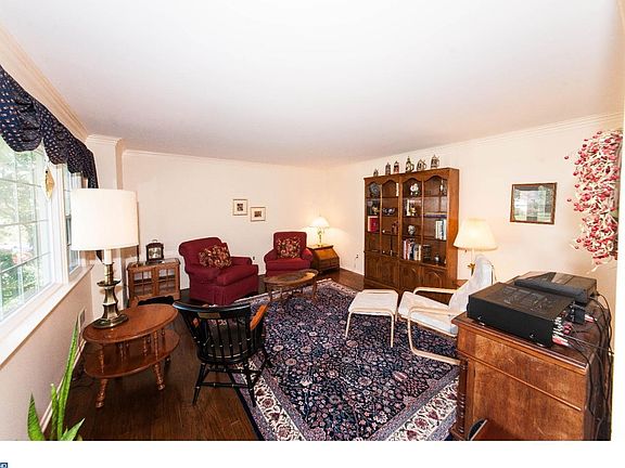 3rd image of 4 Lucerne Dr