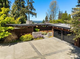 9320 NE 24th St, Clyde Hill, WA