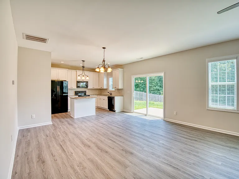 305 Webber Ln — Photo 7