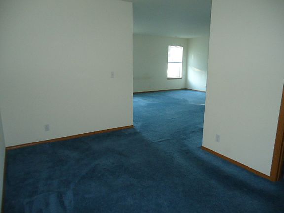 4th image of 19527 105th Avenue Ct E