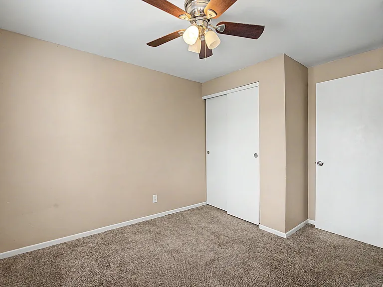1406 Old Town Ct — Photo 31
