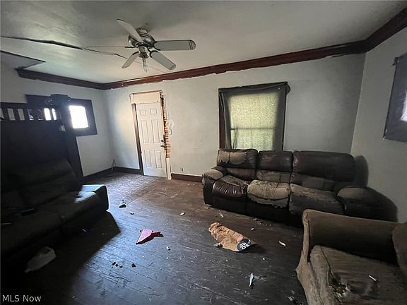 3rd image of 1043 Fairbanks Pl