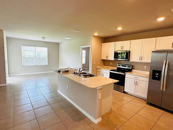 3rd image of 3006 NE 7th Pl